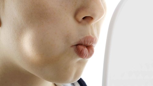 誤嚥性肺炎の予防法　高齢者に効果的な口腔機能のトレーニング方法